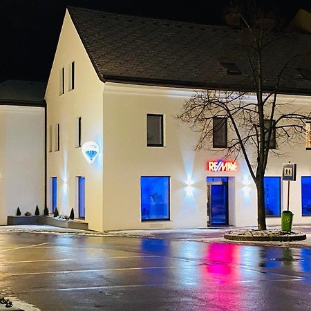 White Inn - Ferienwohnung Mit Terrasse Mürzzuschlag Εξωτερικό φωτογραφία